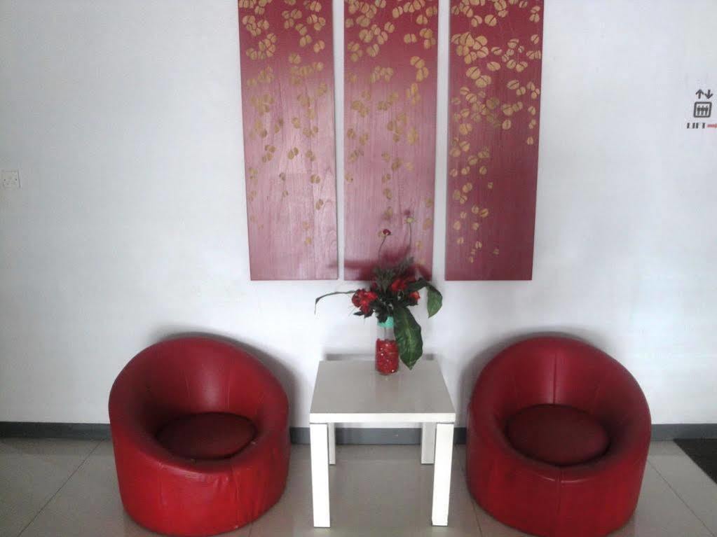 Oyo 1318 Hotel Prince Boulevard Манадо Екстериор снимка