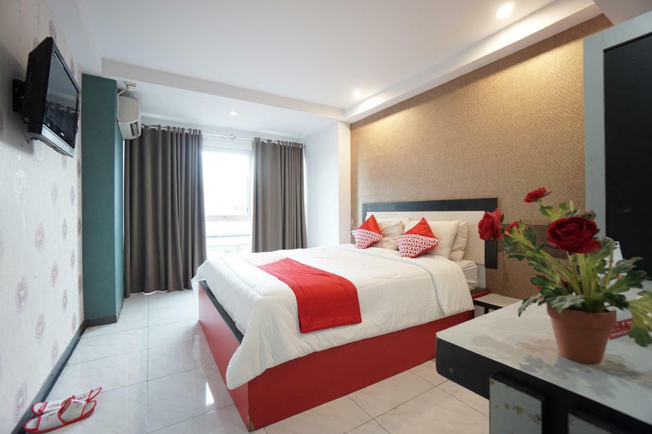 Oyo 1318 Hotel Prince Boulevard Манадо Екстериор снимка