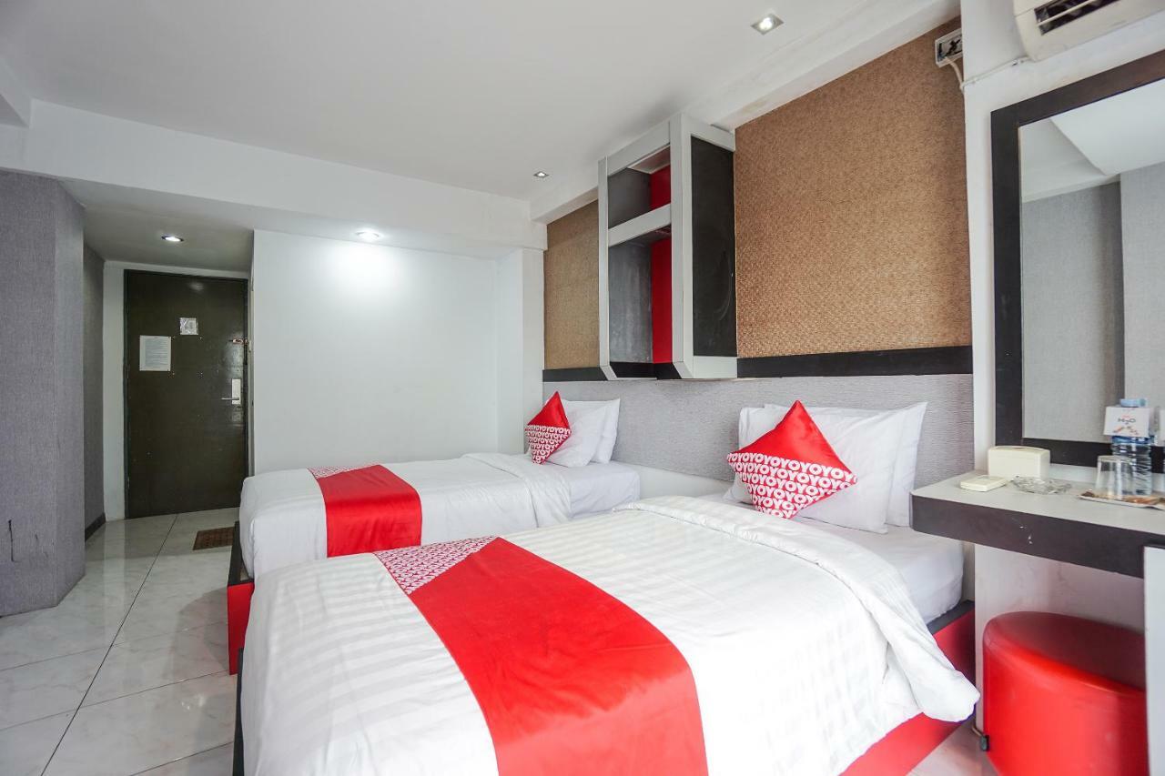 Oyo 1318 Hotel Prince Boulevard Манадо Екстериор снимка