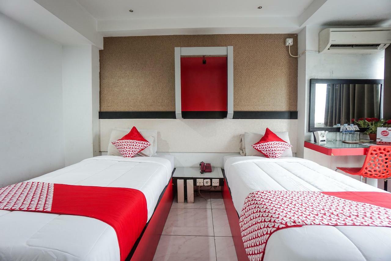 Oyo 1318 Hotel Prince Boulevard Манадо Екстериор снимка