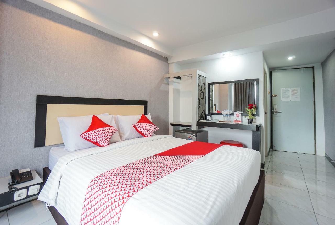 Oyo 1318 Hotel Prince Boulevard Манадо Екстериор снимка